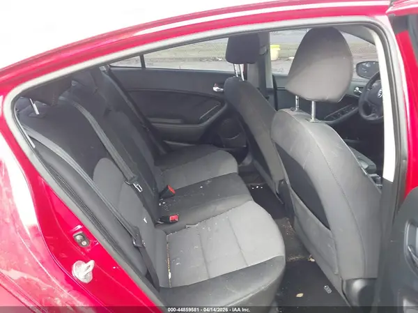 KNAFX4A62G5527063 2016 KIA FORTE - Image 8