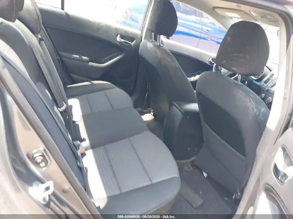 KNAFX4A62G5527158 2016 KIA FORTE - Image 8