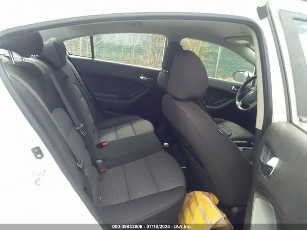 KNAFX4A62G5527371 2016 KIA FORTE - Image 8