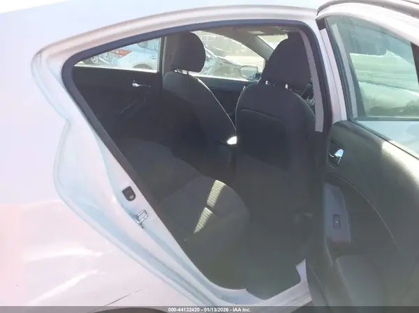 KNAFX4A62G5528245 2016 KIA FORTE - Image 8
