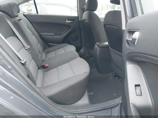 KNAFX4A62G5554831 2016 KIA FORTE - Image 8