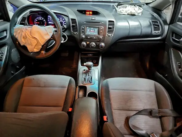 KNAFX4A62G5602232 2016 KIA FORTE - Image 8