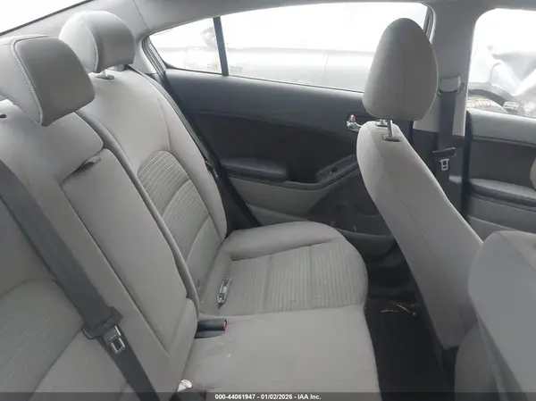 KNAFX4A63G5461820 2016 KIA FORTE - Image 8