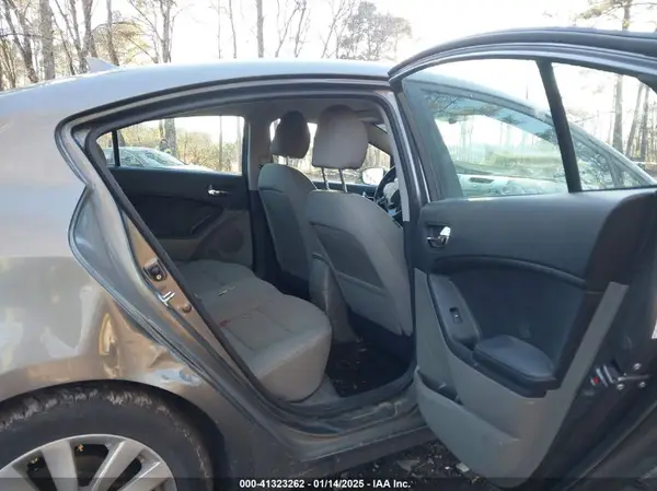 KNAFX4A63G5469951 2016 KIA FORTE - Image 8