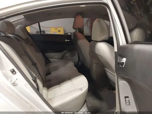 KNAFX4A63G5476091 2016 KIA FORTE - Image 8