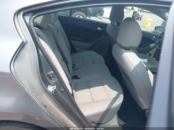 KNAFX4A63G5497958 2016 KIA FORTE - Image 8