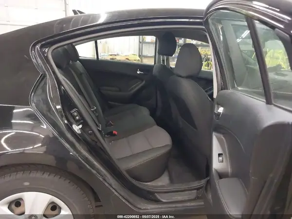 KNAFX4A63G5500812 2016 KIA FORTE - Image 8