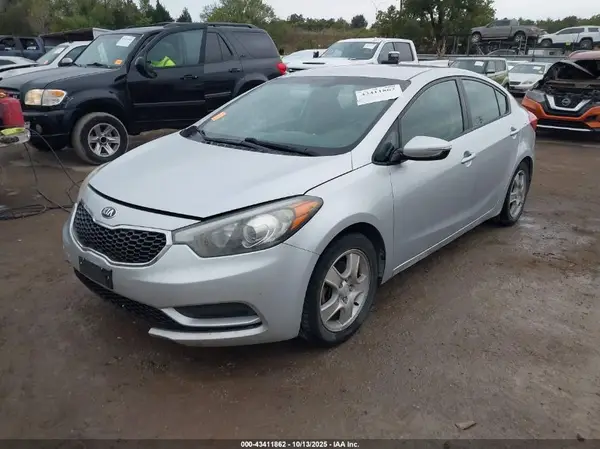 KNAFX4A63G5506268 2016 KIA FORTE - Image 2
