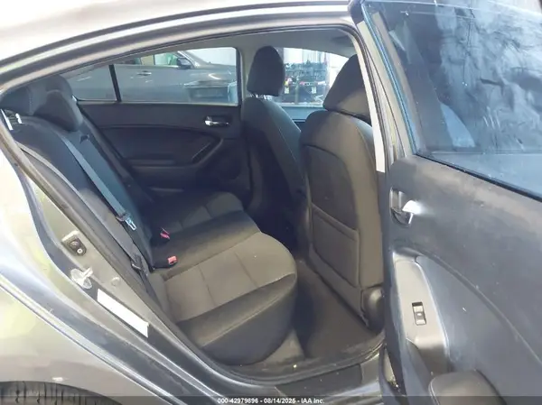 KNAFX4A63G5508828 2016 KIA FORTE - Image 8