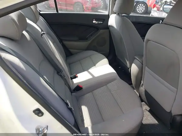 KNAFX4A63G5515018 2016 KIA FORTE - Image 8