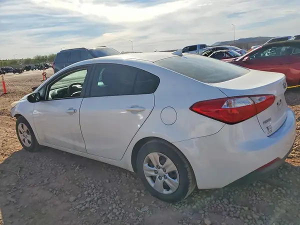KNAFX4A63G5519375 2016 KIA FORTE - Image 2