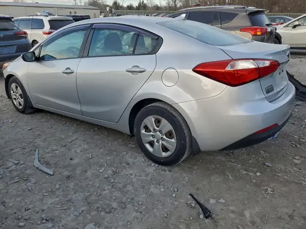 KNAFX4A63G5520185 2016 KIA FORTE - Image 2