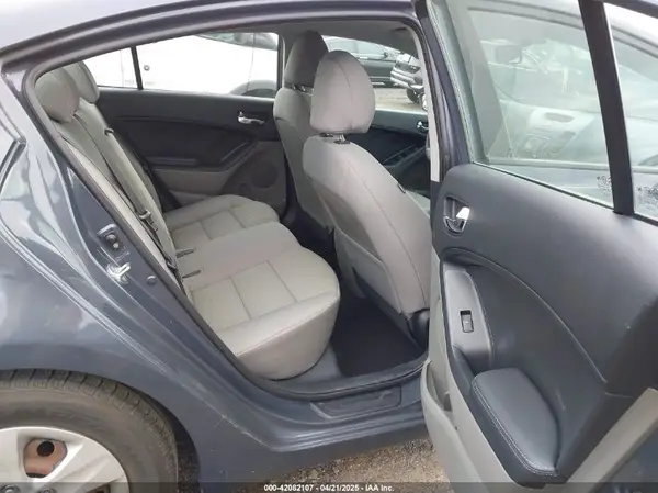 KNAFX4A63G5522776 2016 KIA FORTE - Image 8