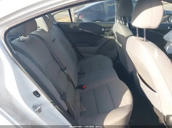 KNAFX4A63G5527251 2016 KIA FORTE - Image 8