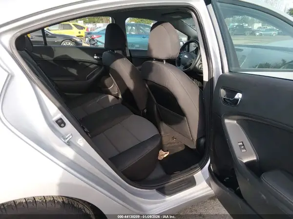 KNAFX4A63G5558242 2016 KIA FORTE - Image 8