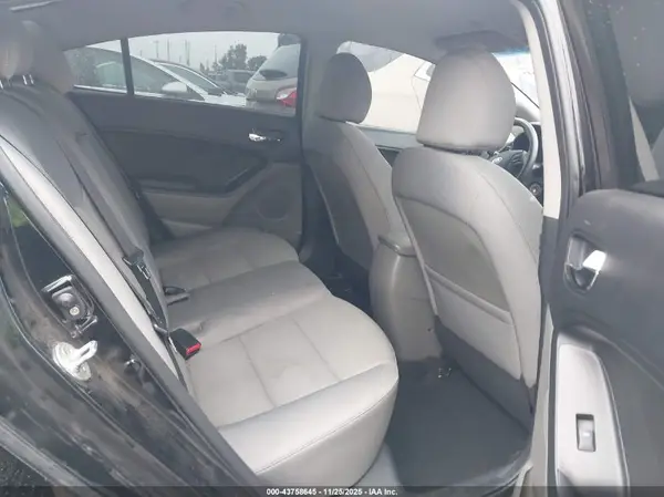 KNAFX4A63G5565062 2016 KIA FORTE - Image 8