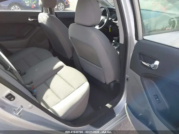 KNAFX4A63G5580080 2016 KIA FORTE - Image 8