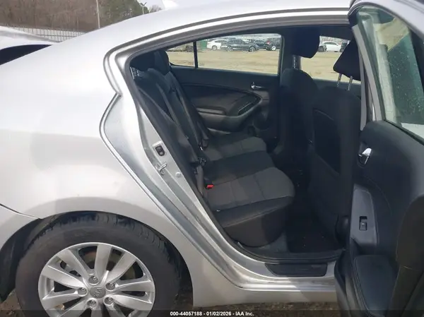 KNAFX4A63G5584937 2016 KIA FORTE - Image 8