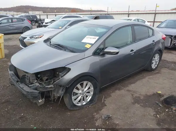 KNAFX4A63G5608489 2016 KIA FORTE - Image 2