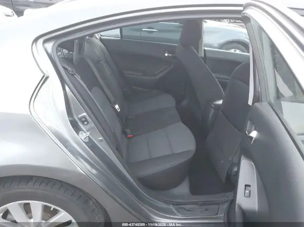KNAFX4A63G5608489 2016 KIA FORTE - Image 8