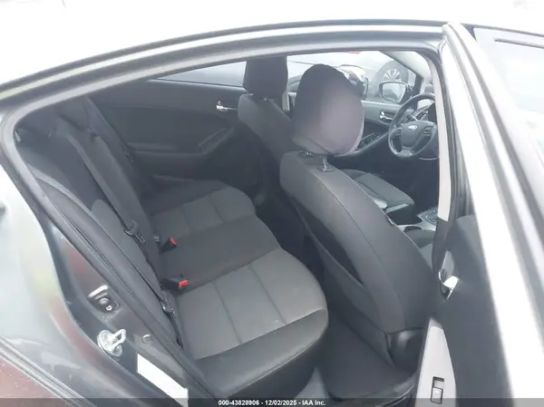 KNAFX4A64G5439180 2016 KIA FORTE - Image 8