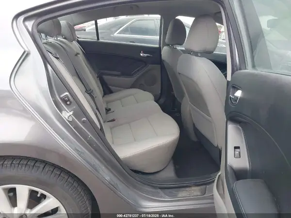 KNAFX4A64G5442189 2016 KIA FORTE - Image 8