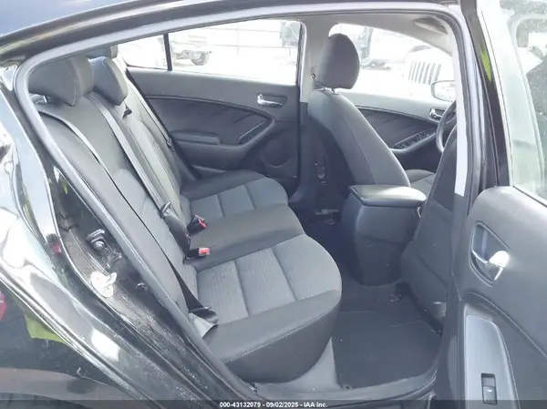KNAFX4A64G5468565 2016 KIA FORTE - Image 8