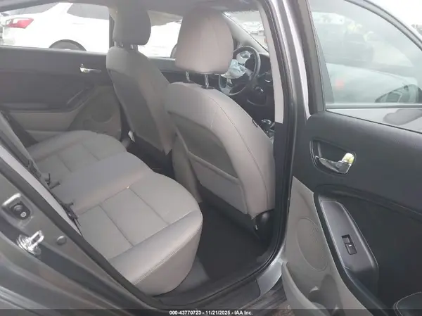 KNAFX4A64G5477878 2016 KIA FORTE - Image 8