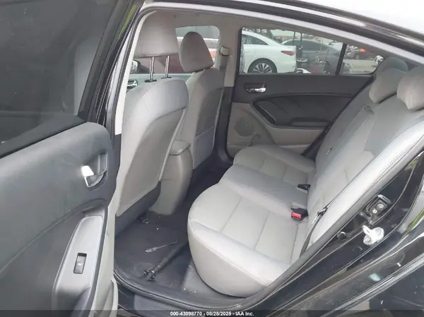 KNAFX4A64G5521118 2016 KIA FORTE - Image 8