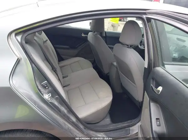KNAFX4A64G5527128 2016 KIA FORTE - Image 8