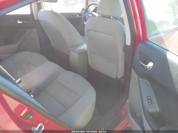 KNAFX4A64G5540946 2016 KIA FORTE - Image 8