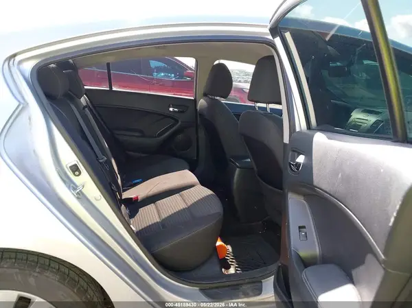KNAFX4A64G5608775 2016 KIA FORTE - Image 8