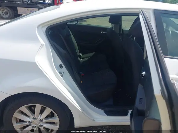KNAFX4A65G5469563 2016 KIA FORTE - Image 8