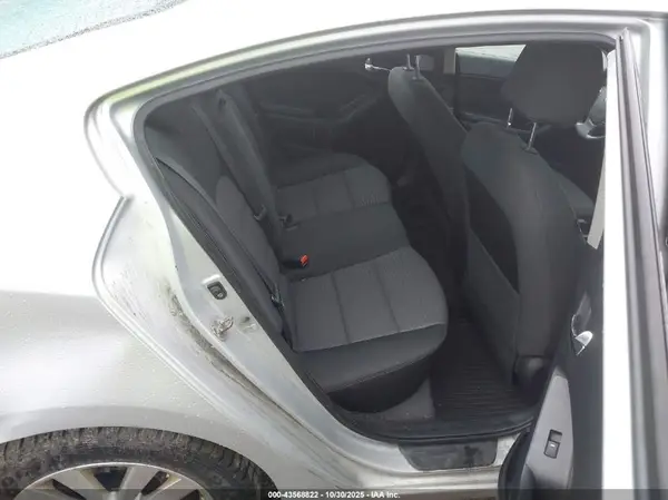 KNAFX4A65G5477498 2016 KIA FORTE - Image 8