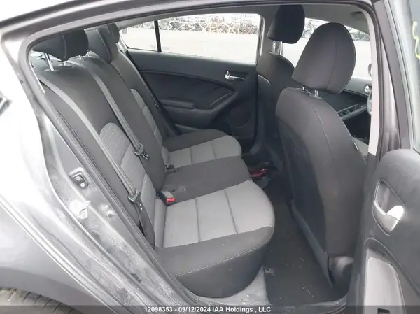 KNAFX4A65G5481163 2016 KIA FORTE - Image 8