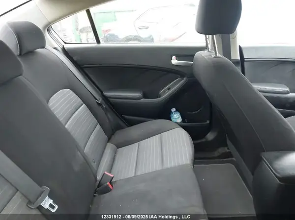 KNAFX4A65G5497802 2016 KIA FORTE - Image 8