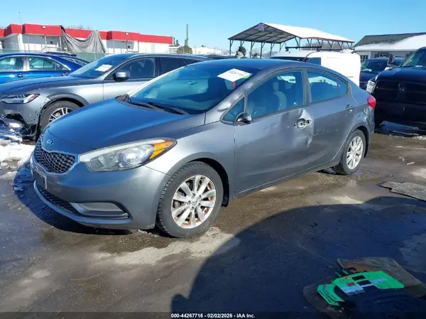 KNAFX4A65G5516025 2016 KIA FORTE - Image 2