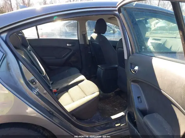 KNAFX4A65G5516025 2016 KIA FORTE - Image 8