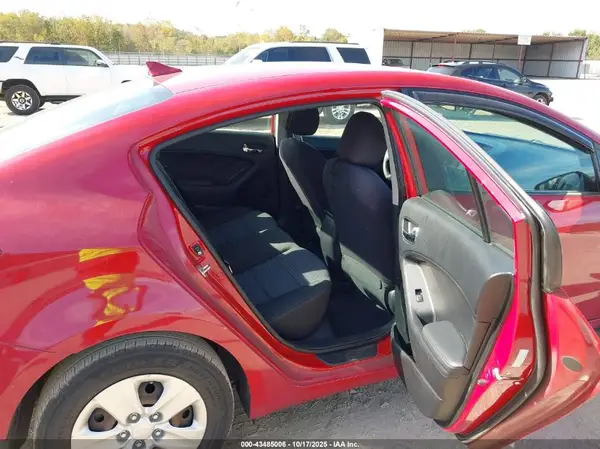 KNAFX4A65G5521404 2016 KIA FORTE - Image 8