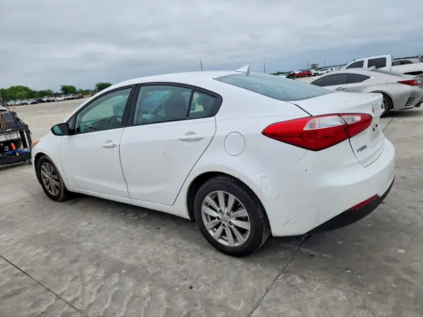 KNAFX4A65G5527347 2016 KIA FORTE - Image 2