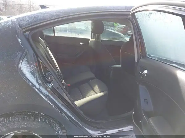 KNAFX4A65G5537909 2016 KIA FORTE - Image 8