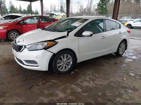 KNAFX4A65G5555780 2016 KIA FORTE - Image 2