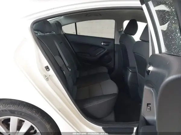 KNAFX4A65G5555780 2016 KIA FORTE - Image 8