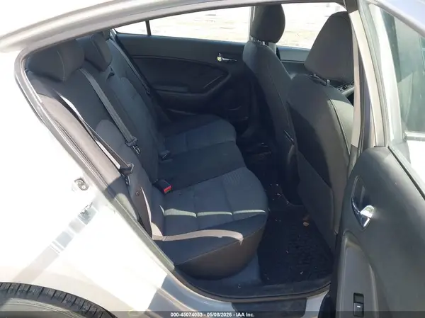 KNAFX4A65G5555813 2016 KIA FORTE - Image 8