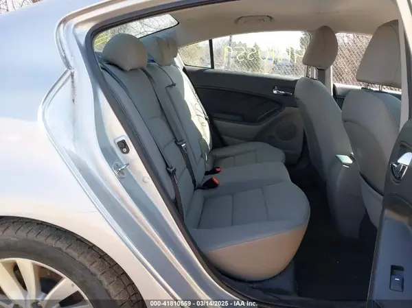 KNAFX4A65G5558193 2016 KIA FORTE - Image 8