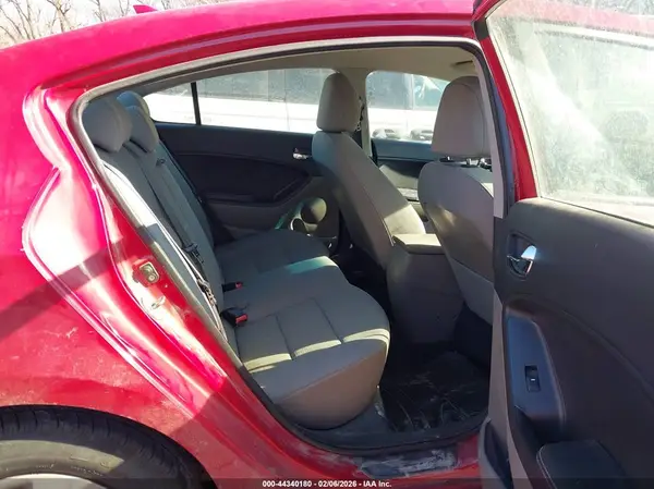 KNAFX4A65G5560221 2016 KIA FORTE - Image 8