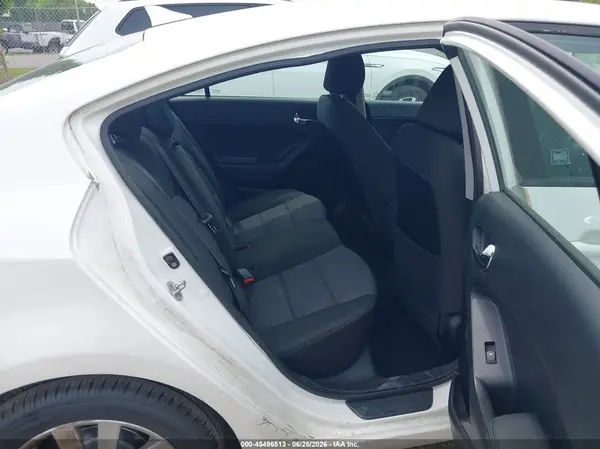 KNAFX4A65G5603309 2016 KIA FORTE - Image 8