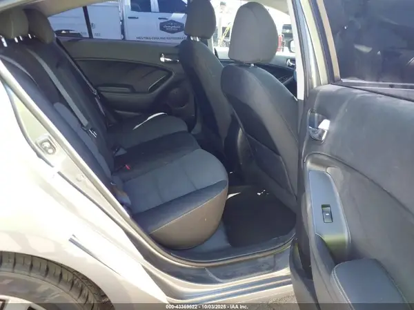 KNAFX4A65G5603925 2016 KIA FORTE - Image 8