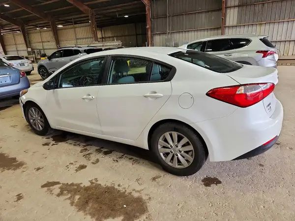 KNAFX4A65G5607893 2016 KIA FORTE - Image 2