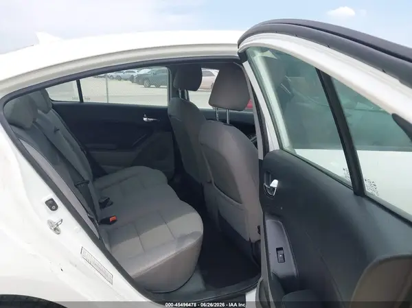 KNAFX4A66G5461374 2016 KIA FORTE - Image 8